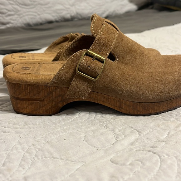 Clogs - Picture 3 of 4